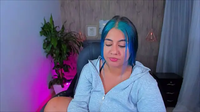 Snapshot of Xisu_ chatting on 12/02/24, 04:20 Xisu online show from 12/02/24, 04:20