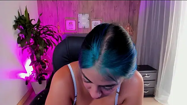 Snapshot of Xisu_ chatting on 12/12/24, 12:55 Xisu online show from 12/12/24, 12:55