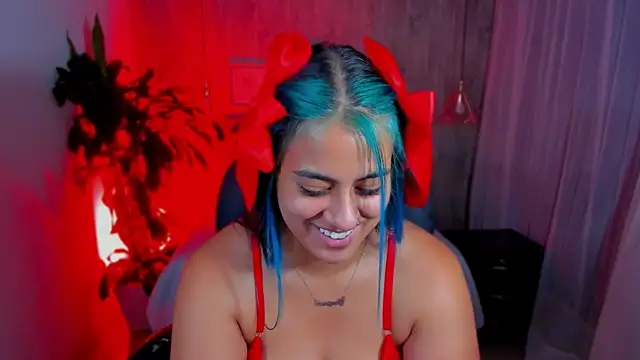 Snapshot of Xisu_ chatting on 12/14/24, 12:33 Xisu online show from 12/14/24, 12:33