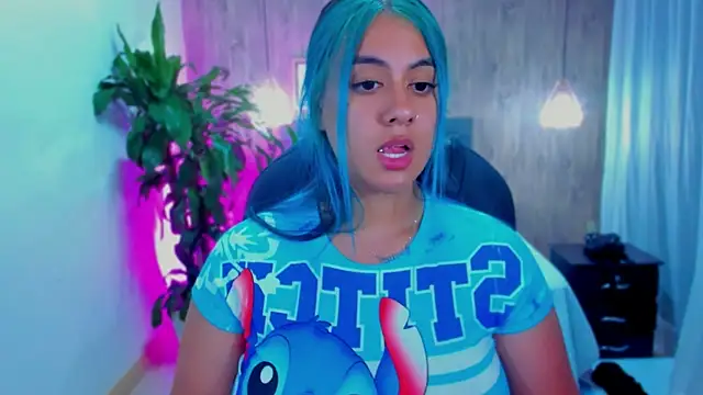 Snapshot of Xisu_ chatting on 12/19/24, 07:18 Xisu online show from 12/19/24, 07:18