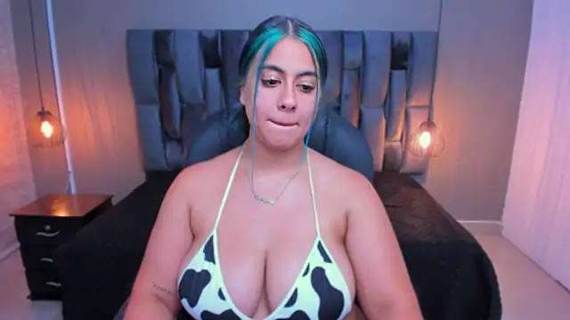 Snapshot of Xisu_ chatting on 12/22/24, 12:17 Xisu online show from 12/22/24, 12:17