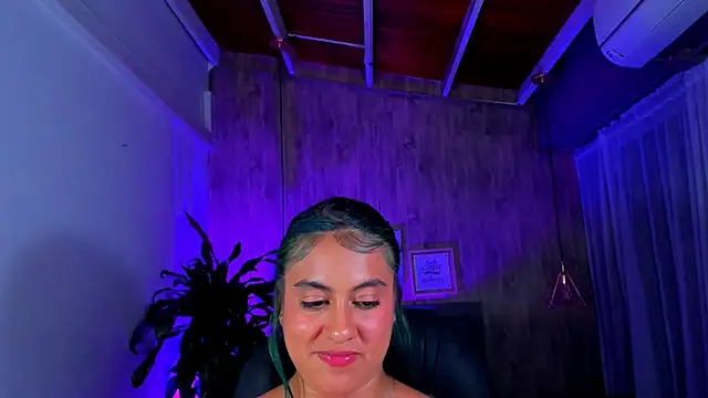 Snapshot of Xisu_ chatting on 01/18/25, 10:06 Xisu online show from 01/18/25, 10:06