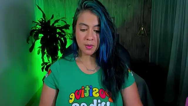 Snapshot of Xisu_ chatting on 01/20/25, 03:15 Xisu online show from 01/20/25, 03:15