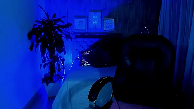 Snapshot of Xisu_ chatting on 01/23/25, 06:49 Xisu online show from 01/23/25, 06:49