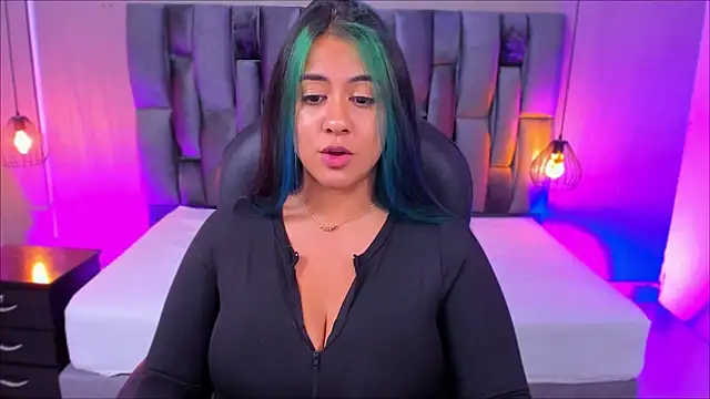 Snapshot of Xisu_ chatting on 02/05/25, 11:44 Xisu online show from 02/05/25, 11:44