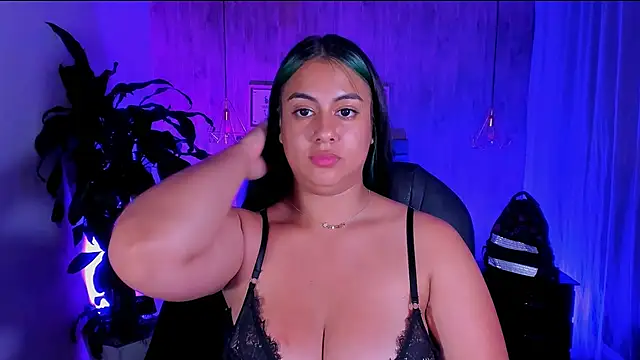 Snapshot of Xisu_ chatting on 02/06/25, 10:04 Xisu online show from 02/06/25, 10:04