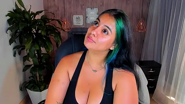 Snapshot of Xisu_ chatting on 02/22/25, 01:02 Xisu online show from 02/22/25, 01:02