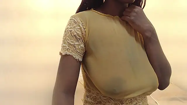 Snapshot of michaela_cox chatting on 02/06/25, 08:13 michaela cox online show from 02/06/25, 08:13