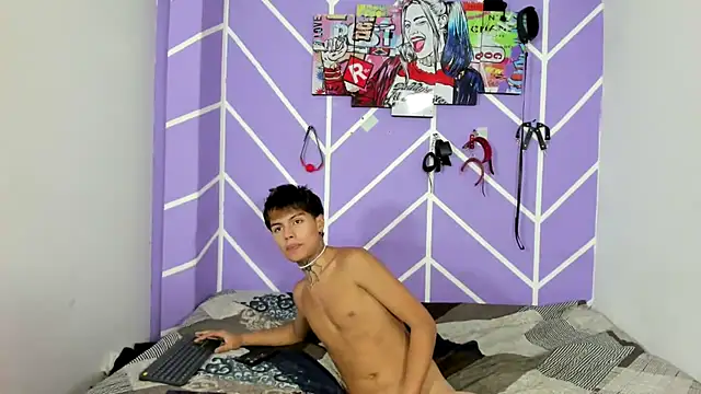 Snapshot of Fresahot2005 chatting on 12/10/24, 11:08 Fresahot2005 online show from 12/10/24, 11:08