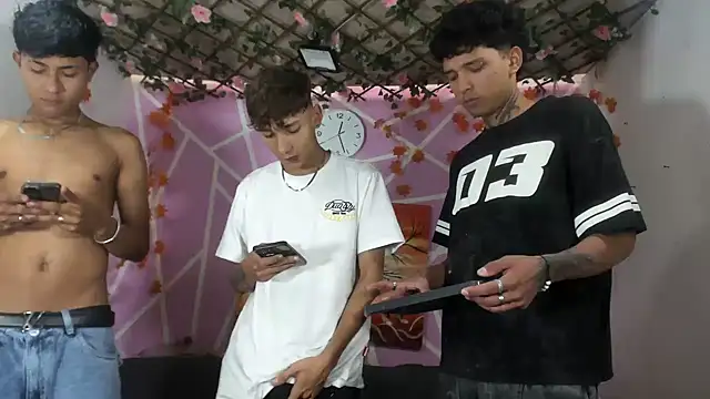 Snapshot of Fresahot2005 chatting on 11/03/25, 03:02 Fresahot2005 online show from 11/03/25, 03:02