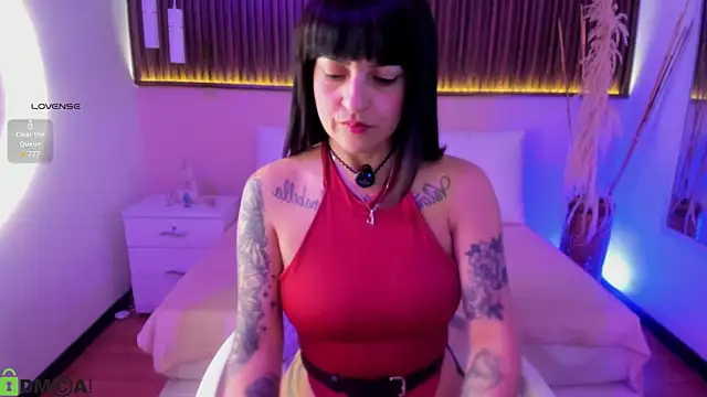 Snapshot of Liz_grey_ chatting on 06/12/26, 03:16 Liz grey online show from 06/12/26, 03:16