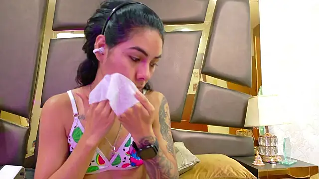 NicoleEsposito online show from 02/04/26, 12:55