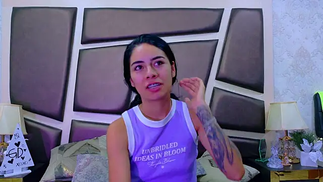 NicoleEsposito online show from 05/08/26, 12:43