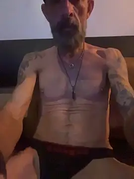 Snapshot of HandyBro chatting on 10/30/25, 01:51 HandyBro online show from 10/30/25, 01:51