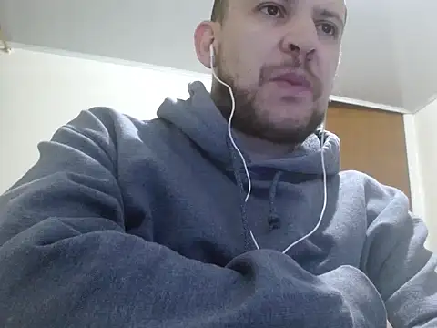 Snapshot of camiloking1720 chatting on 09/25/25, 06:06 camiloking1720 online show from 09/25/25, 06:06