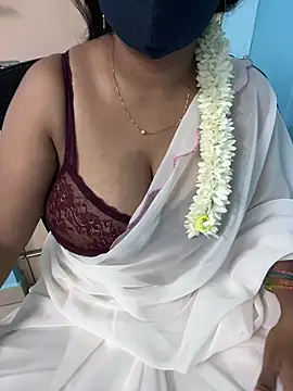 Snapshot of sajeetha chatting on 04/29/26, 06:28 sajeetha online show from 04/29/26, 06:28