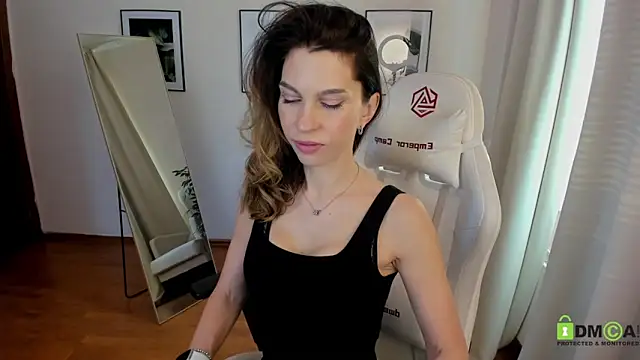 Snapshot of Selena_Rase chatting on 02/07/25, 09:47 Selena Rase online show from 02/07/25, 09:47