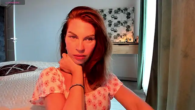 Snapshot of Selena_Rase chatting on 10/13/25, 09:09 Selena Rase online show from 10/13/25, 09:09