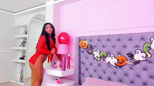 HaileeRoberts online show from 10/12/25, 01:10