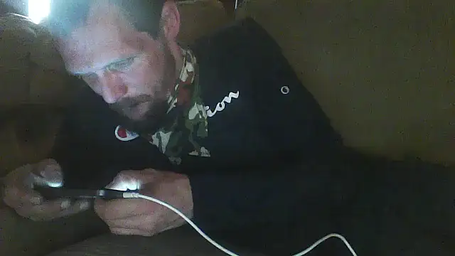 Snapshot of luke_thighwalker2469 chatting on 12/14/25, 12:27 luke thighwalker2469 online show from 12/14/25, 12:27