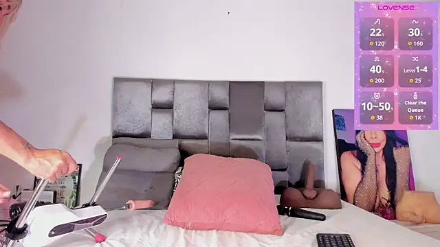 Lia johnsonn online show from 11/12/25, 11:32