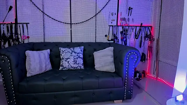 Snapshot of yey_bdsm chatting on 02/21/25, 06:37 yey bdsm online show from 02/21/25, 06:37