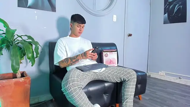 Cristopher strong online show from 03/15/25, 12:56