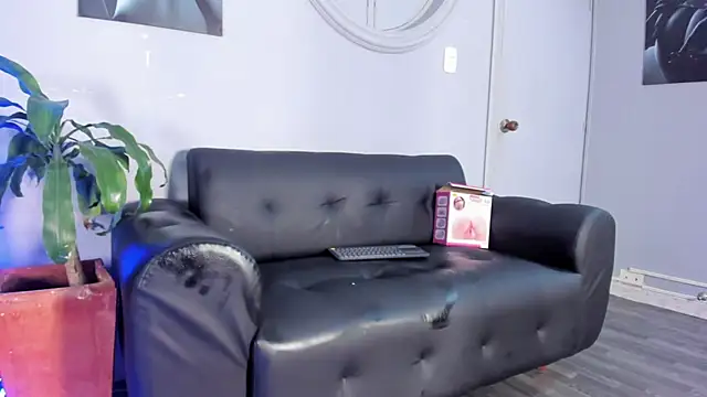 Cristopher strong online show from 03/18/25, 03:31