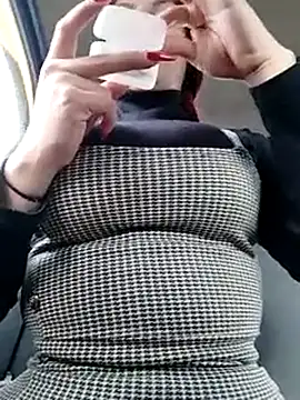 Snapshot of IamAlana_ chatting on 02/25/25, 02:44 IamAlana online show from 02/25/25, 02:44