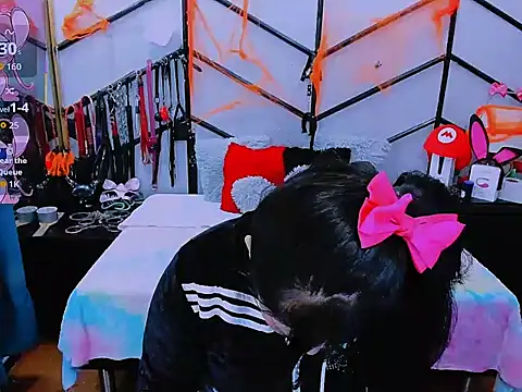 AlanaLuck online show from 10/04/25, 12:03