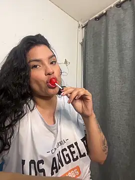 lolaa staars online show from 10/15/25, 05:29