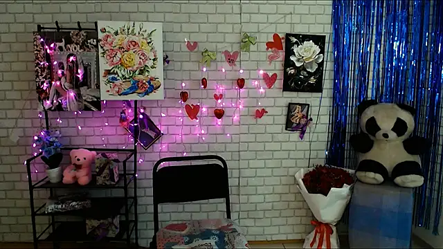 Darina M  online show from 02/19/25, 12:00