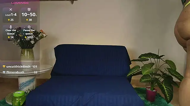 Snapshot of Elliee_ chatting on 01/31/25, 08:12 Elliee online show from 01/31/25, 08:12