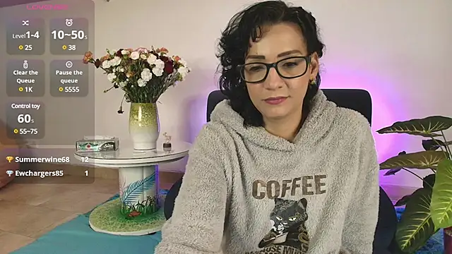 Snapshot of Elliee_ chatting on 02/12/25, 03:27 Elliee online show from 02/12/25, 03:27