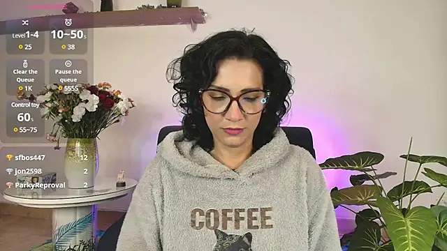 Snapshot of Elliee_ chatting on 02/13/25, 03:46 Elliee online show from 02/13/25, 03:46