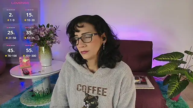 Snapshot of Elliee_ chatting on 03/08/25, 01:14 Elliee online show from 03/08/25, 01:14