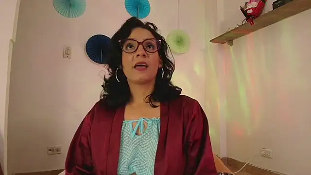 Snapshot of Elliee_ chatting on 03/13/25, 06:45 Elliee online show from 03/13/25, 06:45