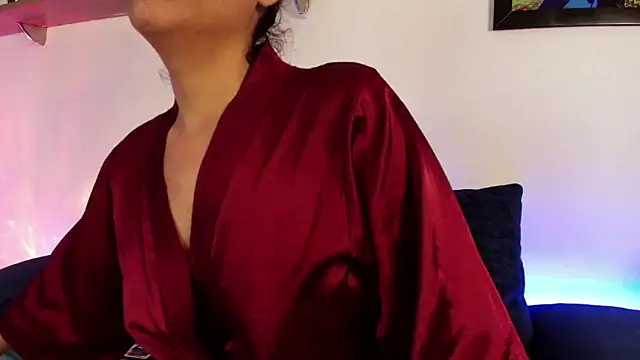 Snapshot of Elliee_ chatting on 10/06/25, 02:47 Elliee online show from 10/06/25, 02:47