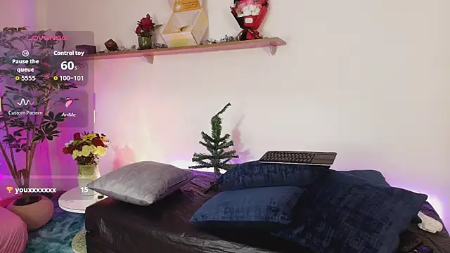 Snapshot of Elliee_ chatting on 11/03/25, 03:13 Elliee online show from 11/03/25, 03:13