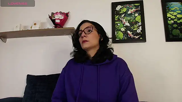 Snapshot of Elliee_ chatting on 03/21/26, 04:10 Elliee online show from 03/21/26, 04:10