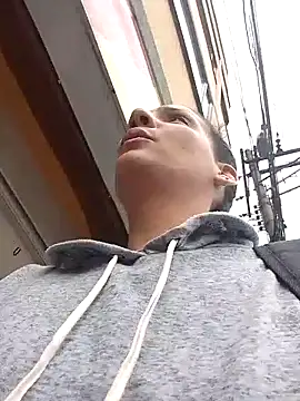 Snapshot of Elliee_ chatting on 03/28/26, 01:33 Elliee online show from 03/28/26, 01:33