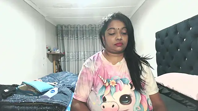 Indianmayaxoxo online show from 05/17/26, 04:03