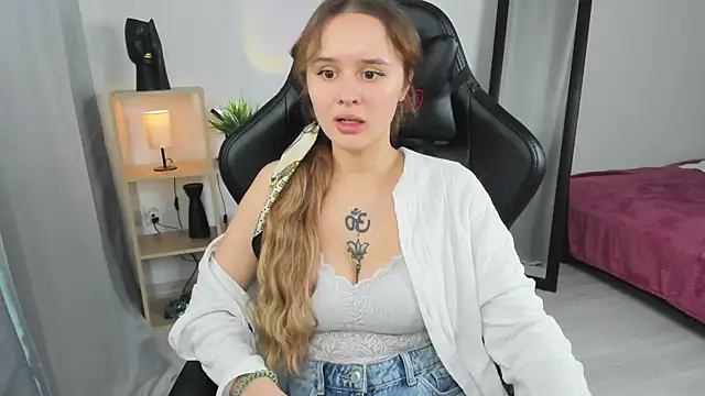 Snapshot of alicexforever chatting on 12/17/24, 10:34 alicexforever online show from 12/17/24, 10:34