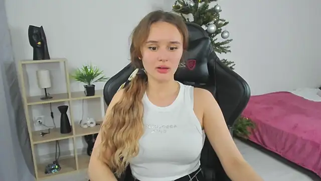 Snapshot of alicexforever chatting on 12/18/24, 10:08 alicexforever online show from 12/18/24, 10:08