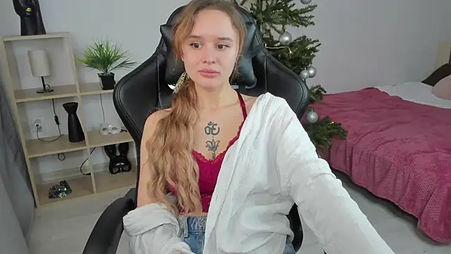 Snapshot of alicexforever chatting on 12/19/24, 07:40 alicexforever online show from 12/19/24, 07:40