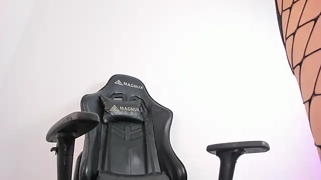 selena robertss  online show from 10/18/25, 02:03