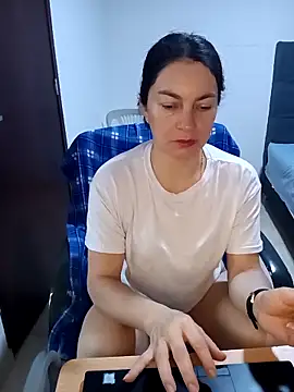 renata hot1 online show from 02/15/25, 12:33