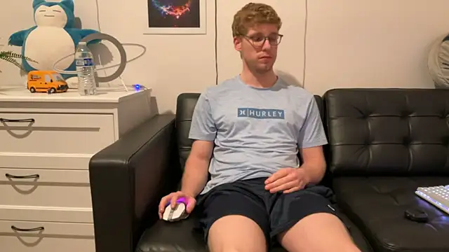 Snapshot of BlueEyedTallGuy94 chatting on 12/14/24, 05:07 BlueEyedTallGuy94 online show from 12/14/24, 05:07