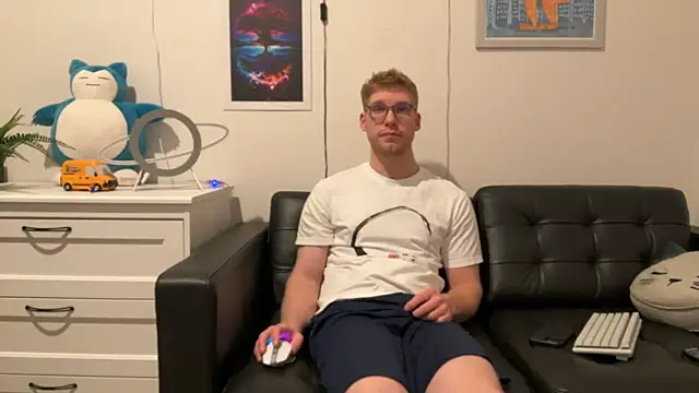 Snapshot of BlueEyedTallGuy94 chatting on 12/14/24, 10:50 BlueEyedTallGuy94 online show from 12/14/24, 10:50