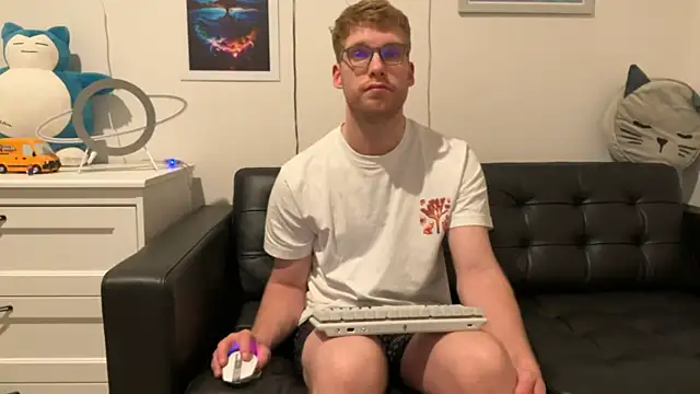 Snapshot of BlueEyedTallGuy94 chatting on 12/17/24, 08:34 BlueEyedTallGuy94 online show from 12/17/24, 08:34